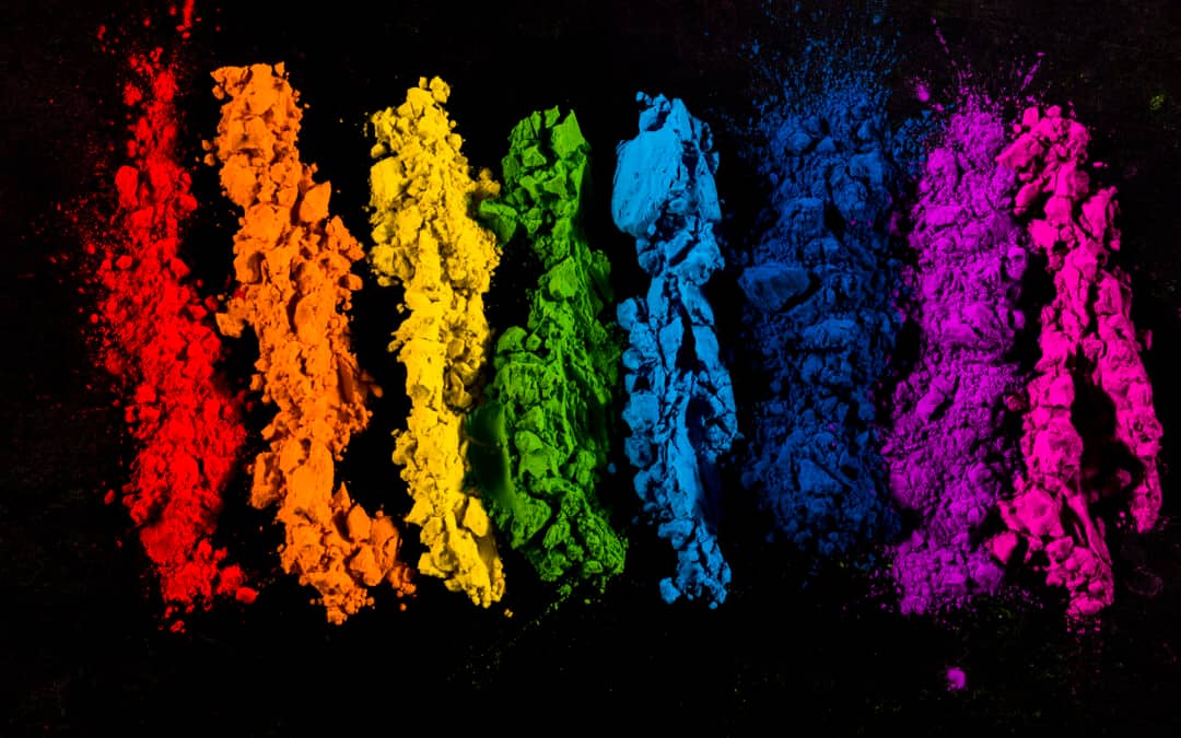 Poudres colorées représentant les risques des particules fines thermolaquage dans l'industrie