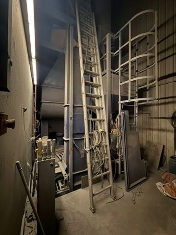 Grenailleuse automatique à charge suspendue traversante avec convoyeur aérien motorisé - Turbotecnica TC 10/20 8TR (2010)