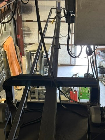 Grenailleuse automatique à charge suspendue traversante avec convoyeur aérien motorisé - Turbotecnica TC 10/20 8TR (2010)