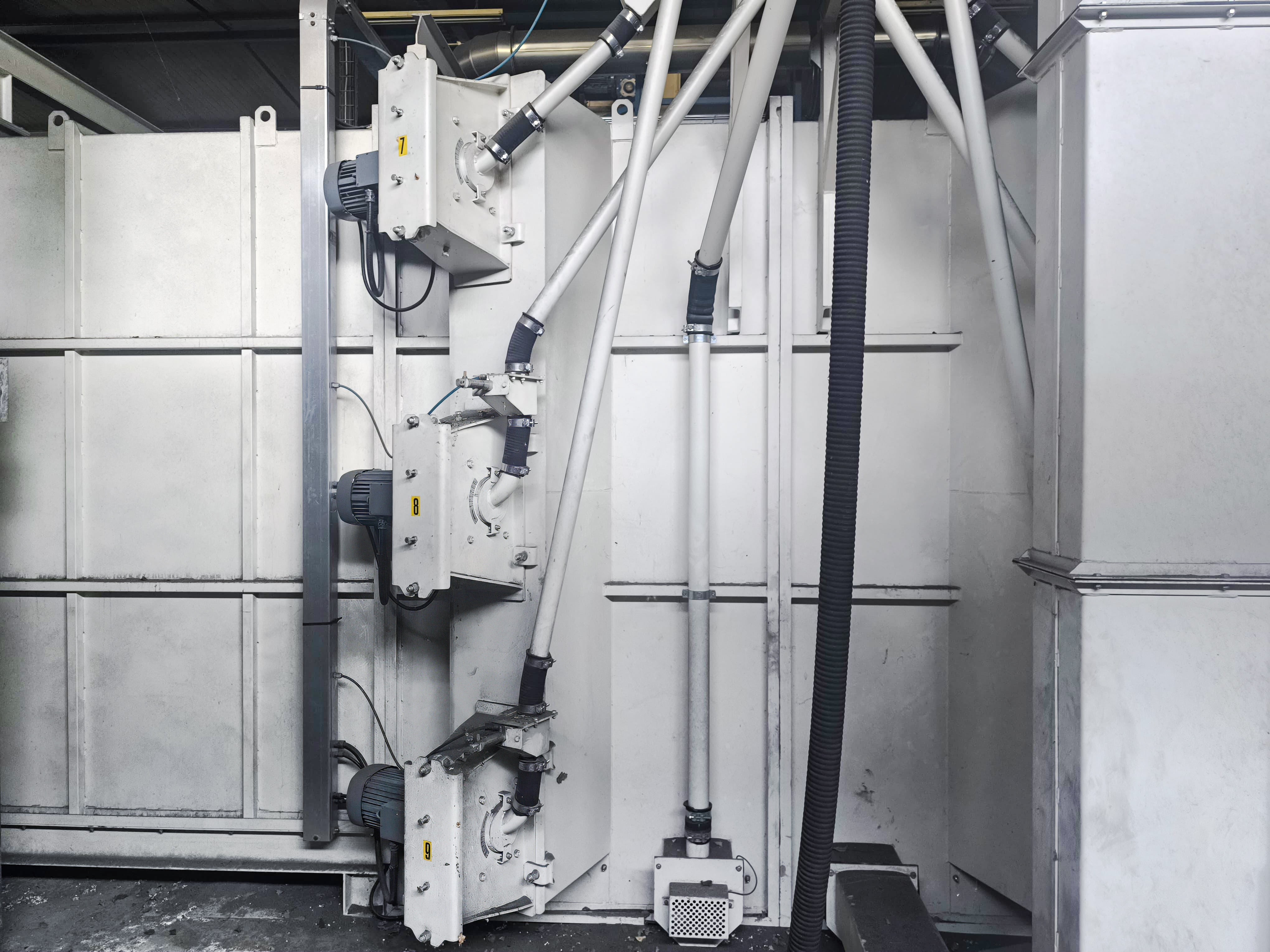 Grenailleuse automatique à charge suspendue traversante TURBOTECHNICA