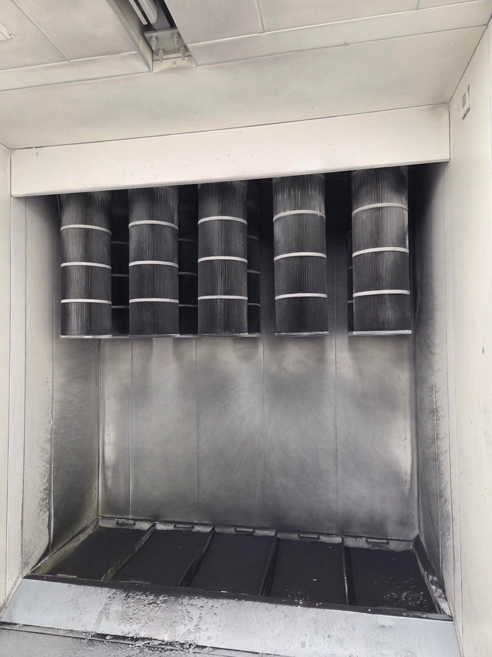 Chaîne complète de thermolaquage – capacités 5 m (L) × 2,5 m (H) – OMIA (FR) + monobain “IS – TORAN”