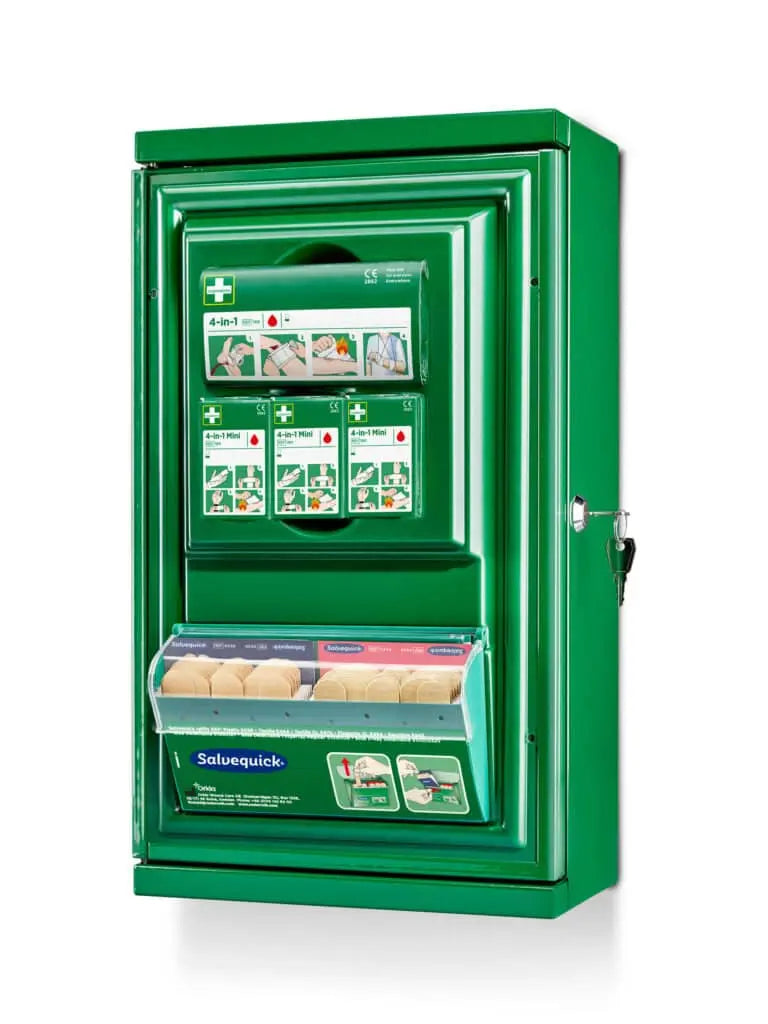 armoire metallique verte de premiers secours avec instructions et fournitures en bas