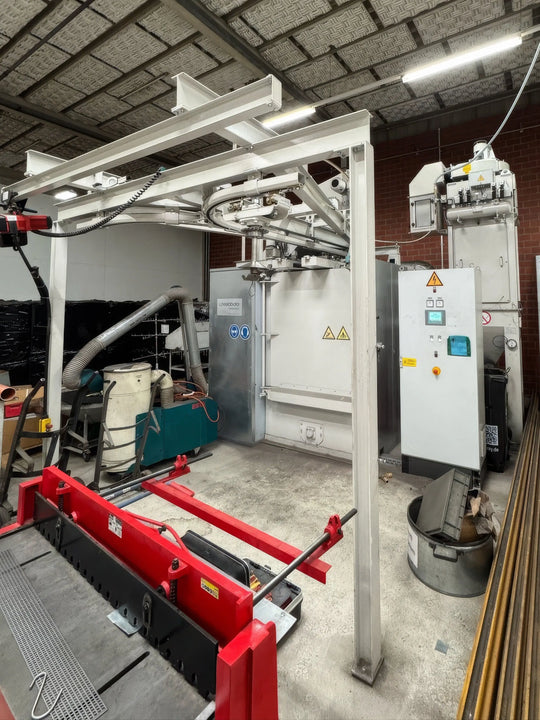 Grenailleuse WHEELABRATOR à charge suspendue tournante BGCOMAGENCY