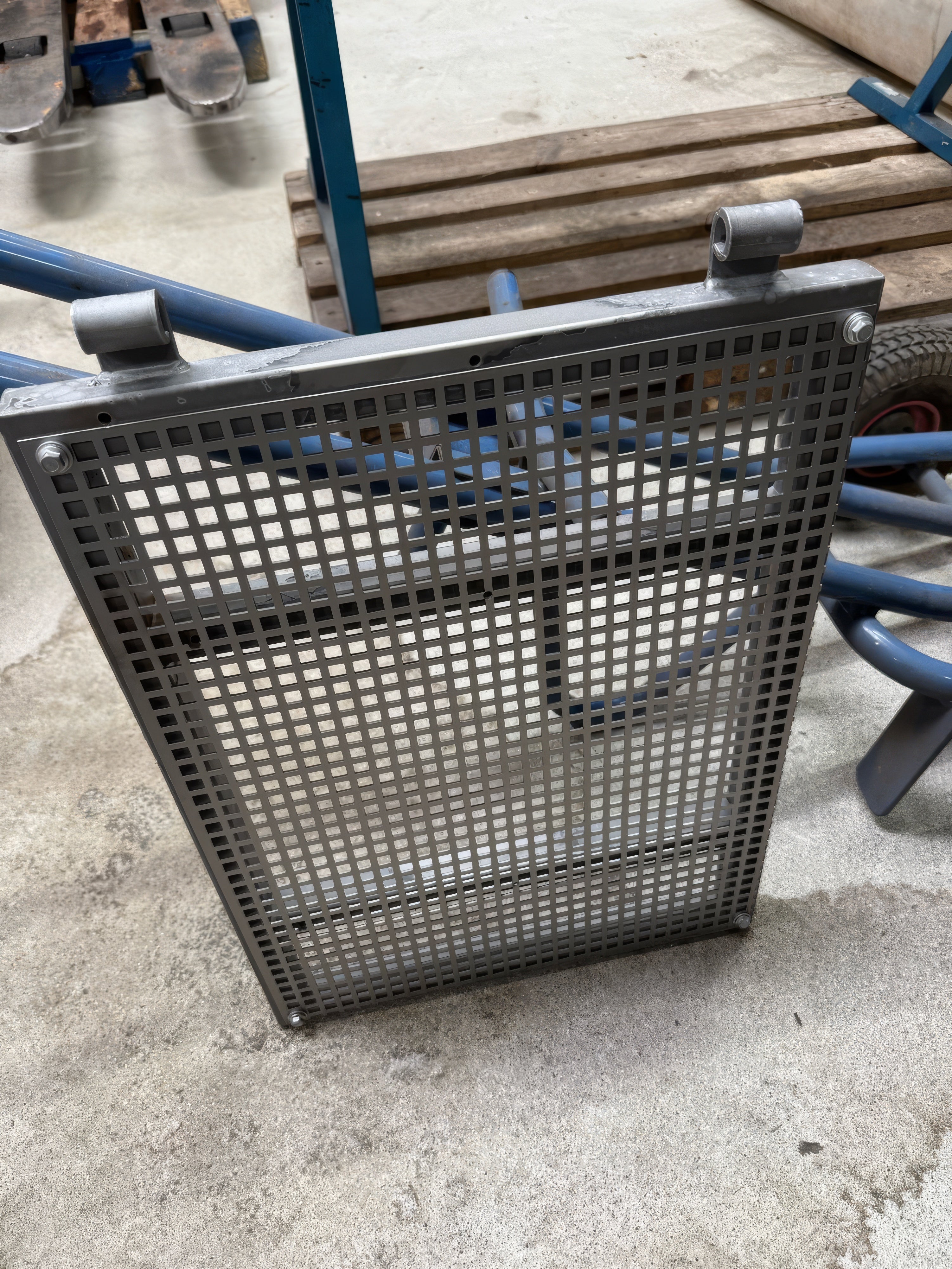 Grenailleuse WHEELABRATOR à charge suspendue tournante