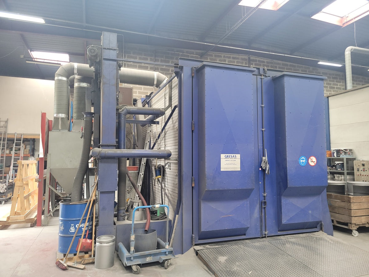 Cabine de grenaillage à jet libre GRESAS - 2004 - avec plancher racleur hors sol