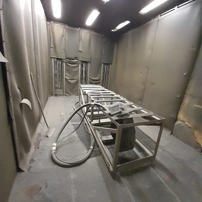 Cabine de grenaillage OMIA - Installation industrielle - Très bon état BGCOMAGENCY