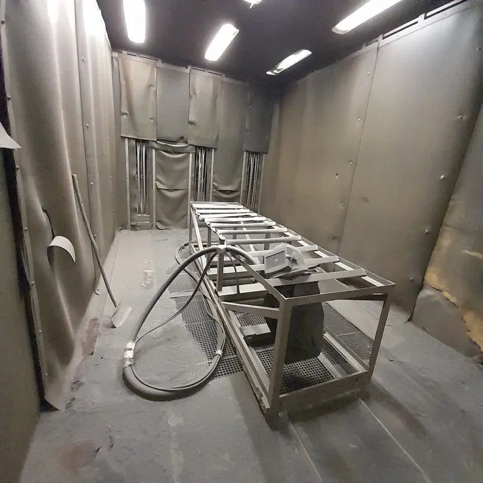 Cabine de grenaillage OMIA - Installation industrielle - Très bon état BGCOMAGENCY