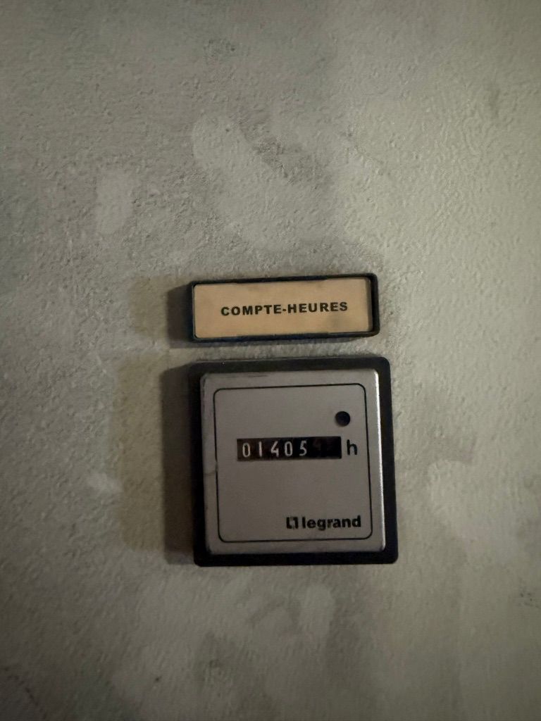 Grenailleuse automatique à charge suspendue traversante avec convoyeur aérien motorisé - Turbotecnica TC 10/20 8TR (2010)