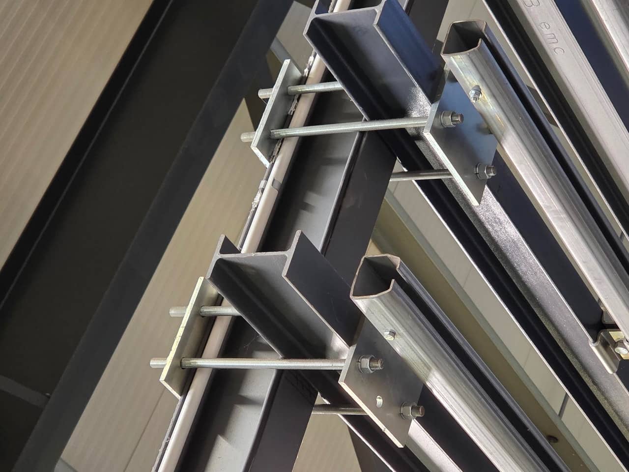 Chaîne complète de thermolaquage – capacités 5 m (L) × 2,5 m (H) – OMIA (FR) + monobain “IS – TORAN”