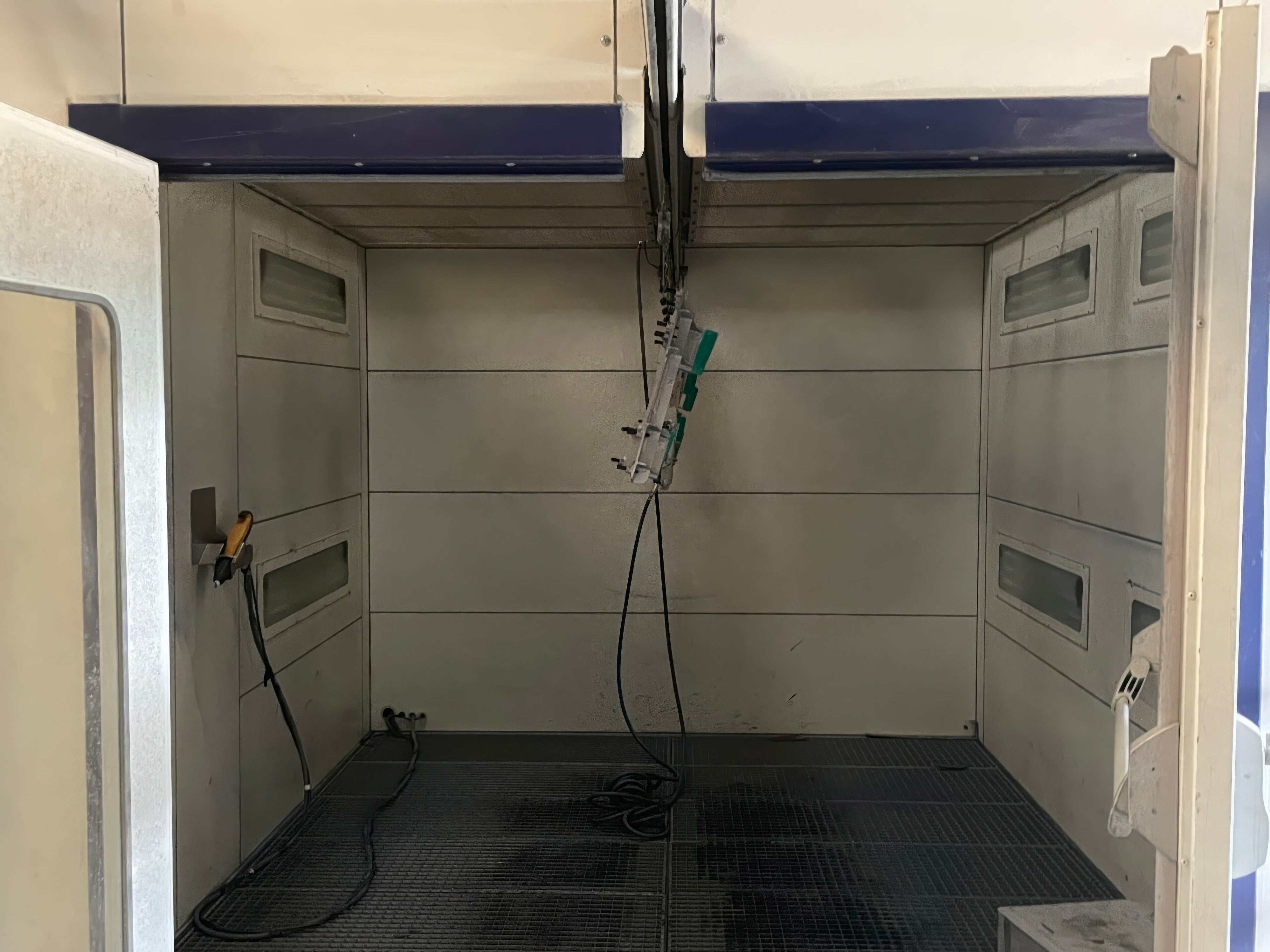 Chaîne de thermolaquage et sablage