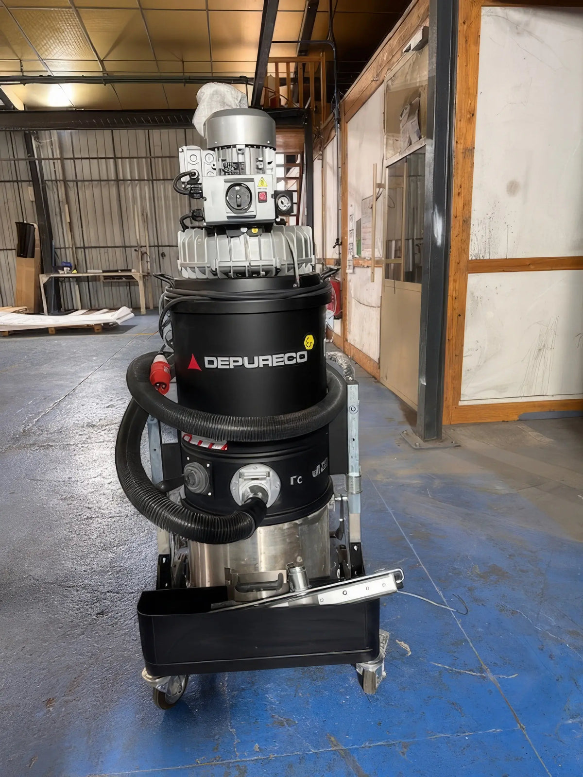Aspirateur à Grenaillage Industriel sur Roulettes – Marque DEPURECO BGCOMAGENCY
