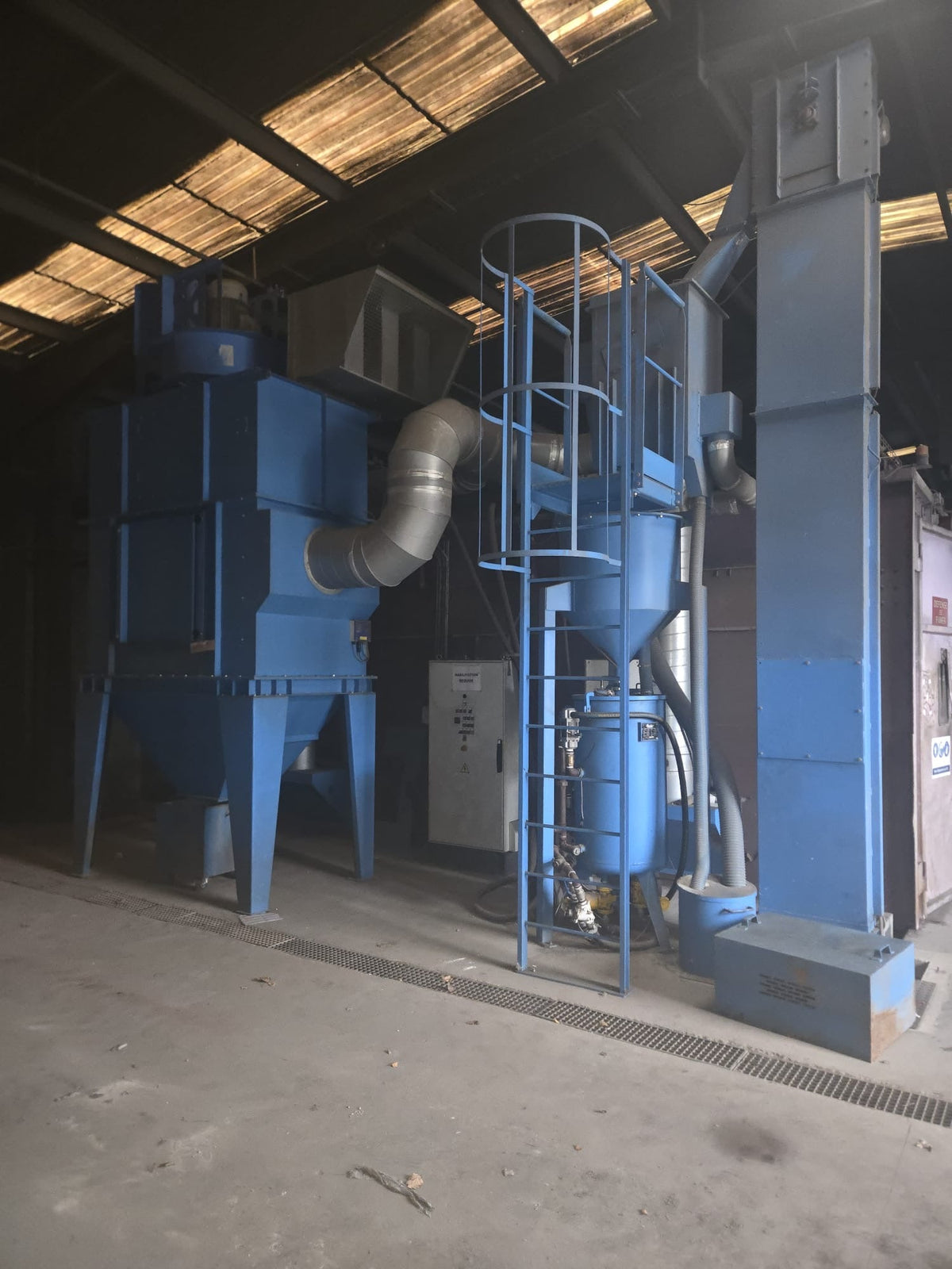 Cabine de grenaillage à jet libre MAUFAY 633G – 2 × 150 L – 2017