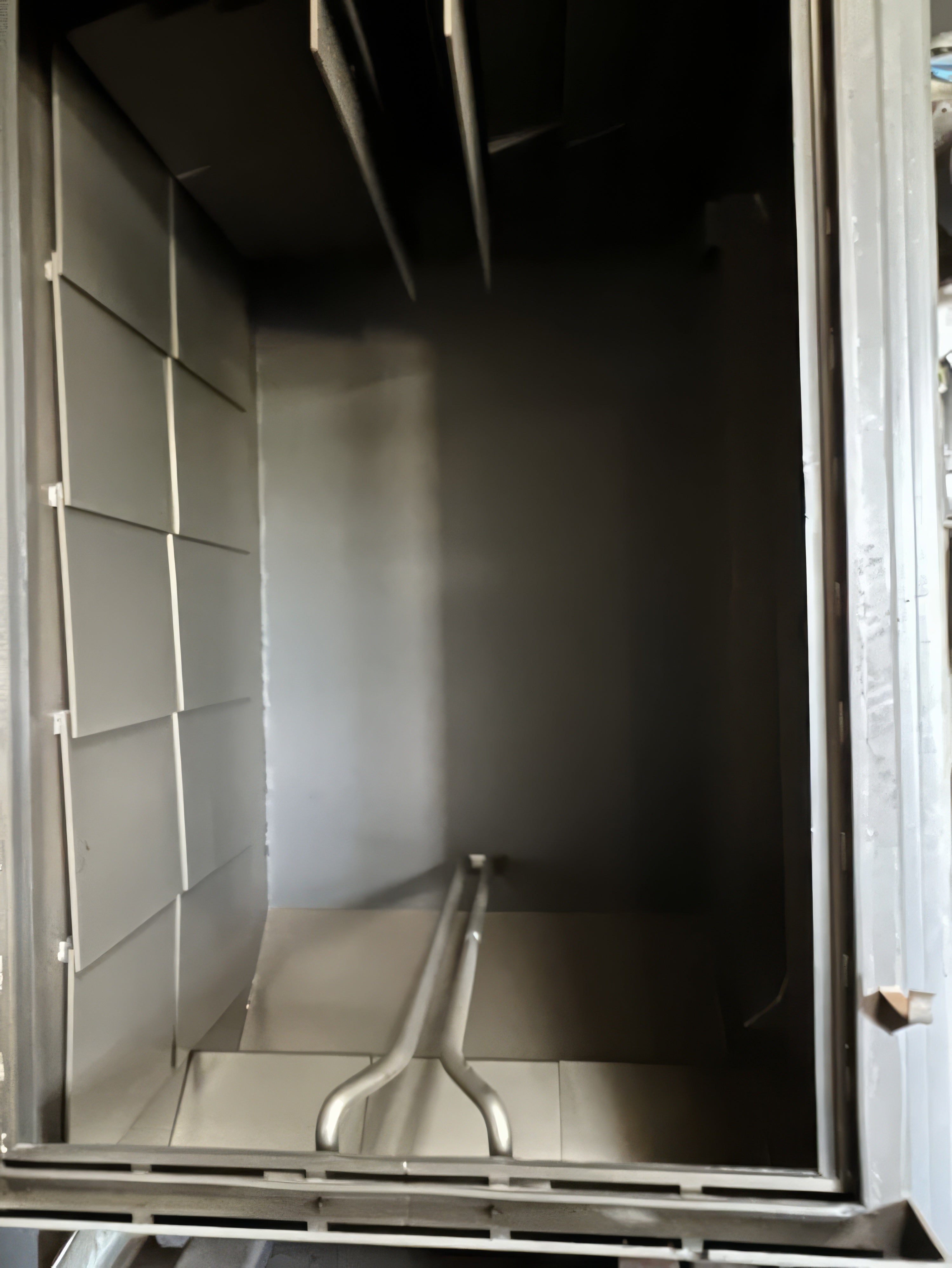 Grenailleuse automatique à charge suspendue tournante – WHEELABRATOR
