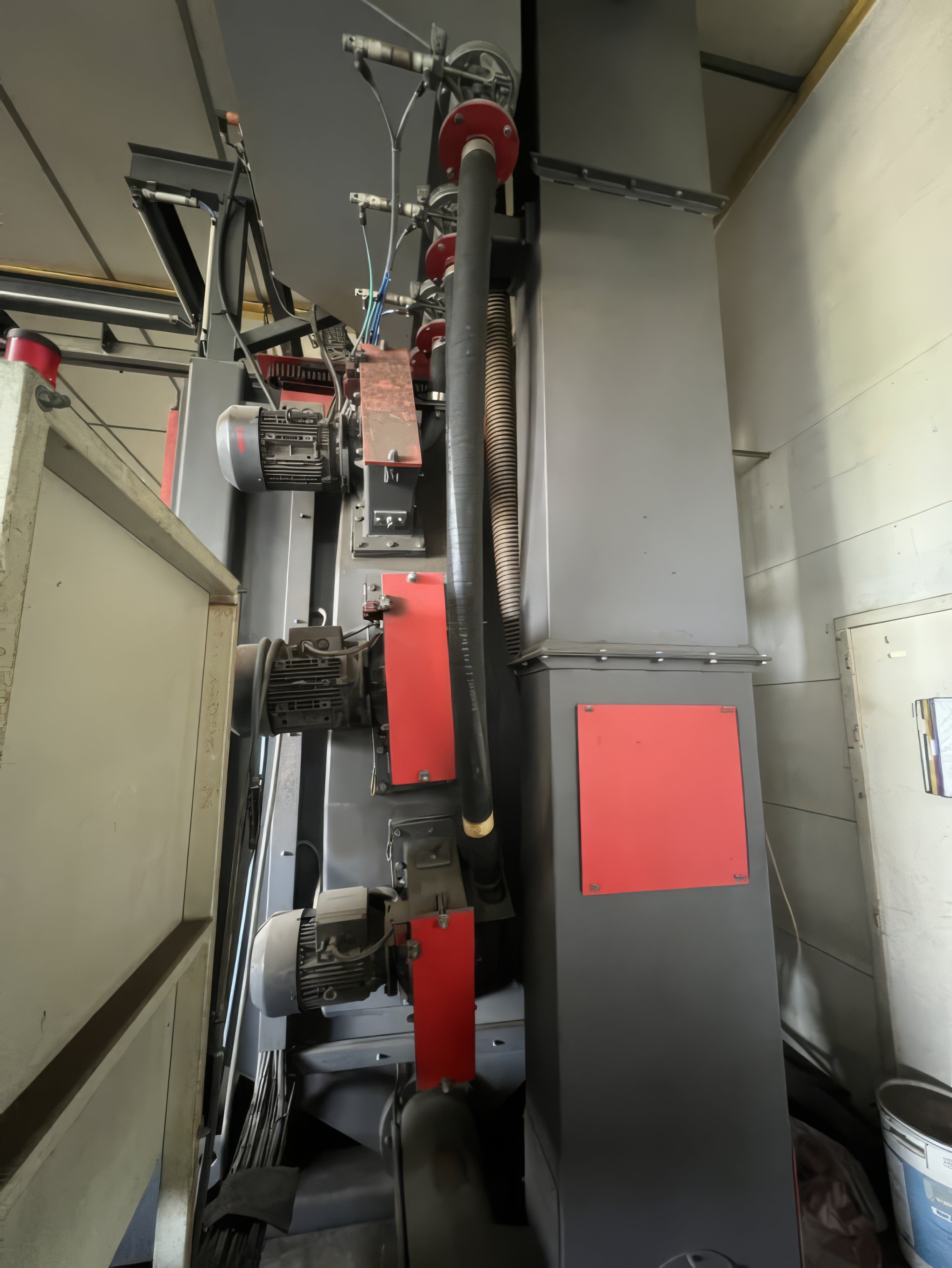 Grenailleuse automatique à charge suspendue tournante – WHEELABRATOR