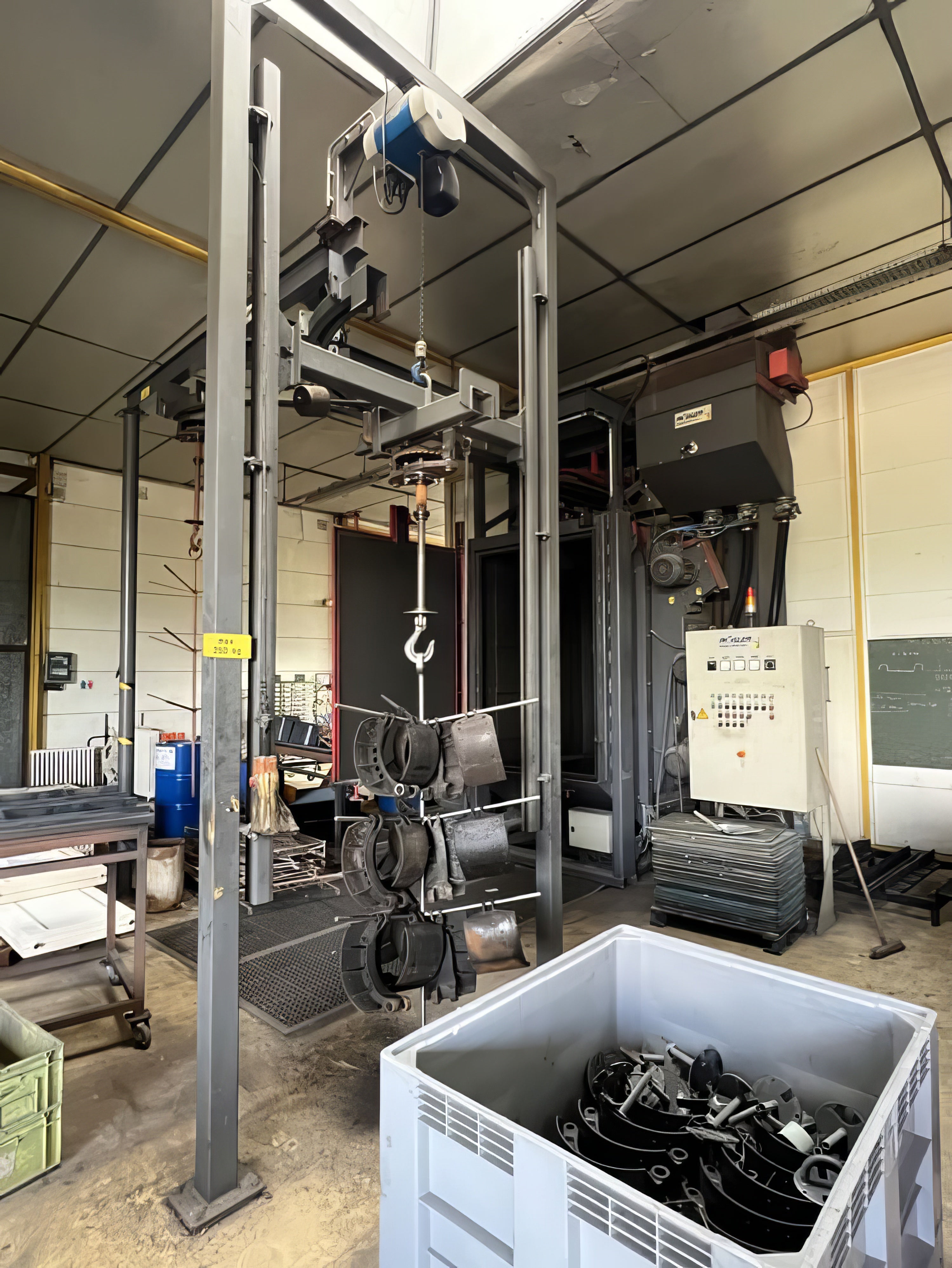 Grenailleuse automatique à charge suspendue tournante – WHEELABRATOR